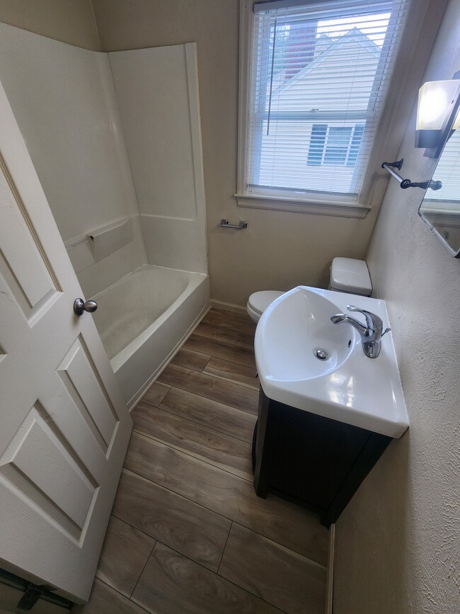 Building Photo - 728 Concord Ave