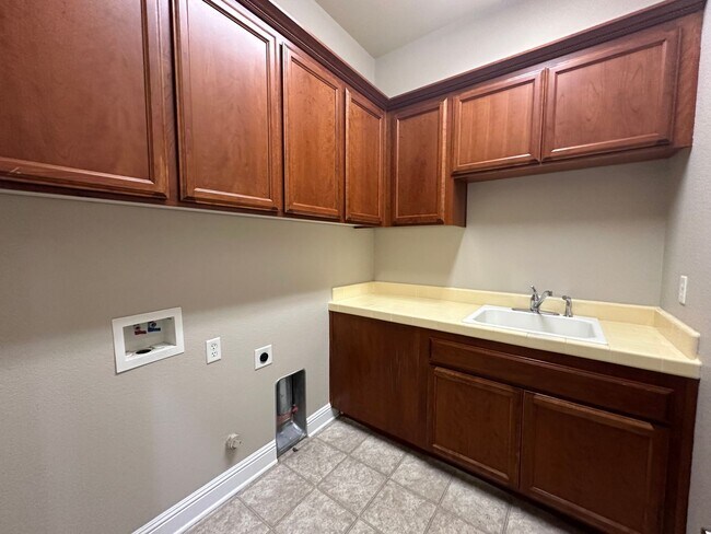 Building Photo - 4333 Reveil Ln