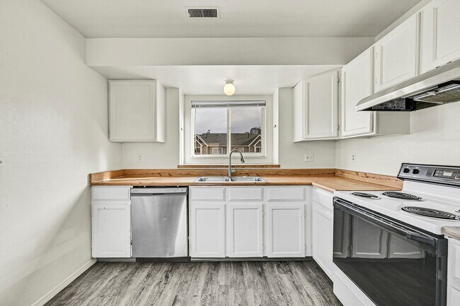 Building Photo - 1051 Mazatlan Cir