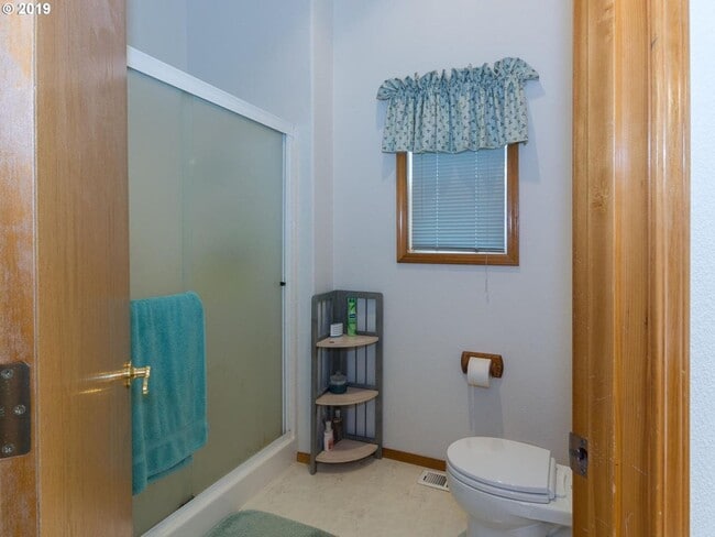Building Photo - Charming 4-Bed, 2-Bath Home with Vaulted Ceilings, Dual Fireplaces & Serene Outdoor Spaces