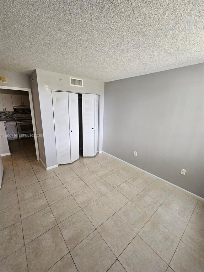 Building Photo - 7872 Sonoma Springs Cir