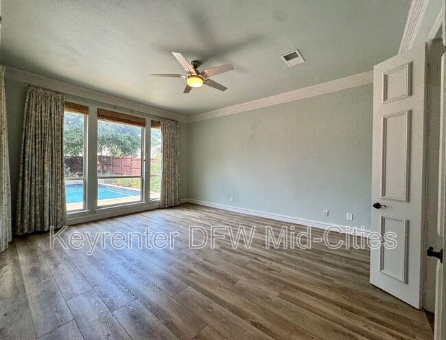 Building Photo - 2417 Creekside Cir S