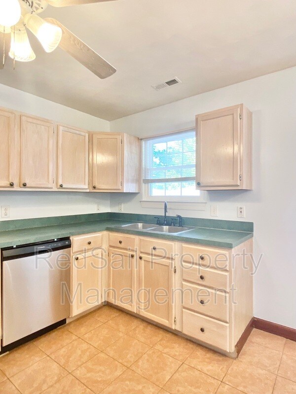 Building Photo - 500 Windward Dr