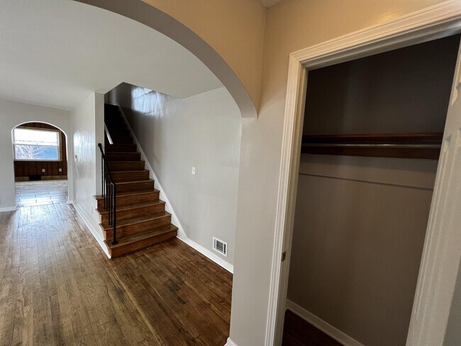 Building Photo - 104 N Brinker Ave