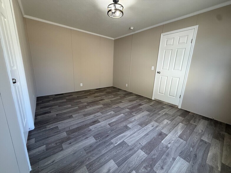 Building Photo - 12501 Apple Ln