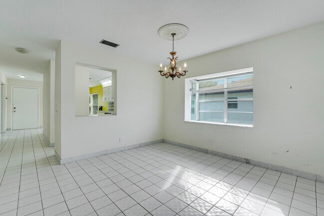 Building Photo - 13679 Date Palm Ct