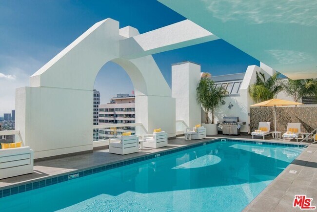 Building Photo - 10520 Wilshire Blvd