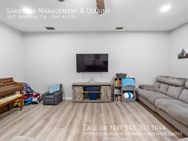 Building Photo - 3831 Parkridge Cir