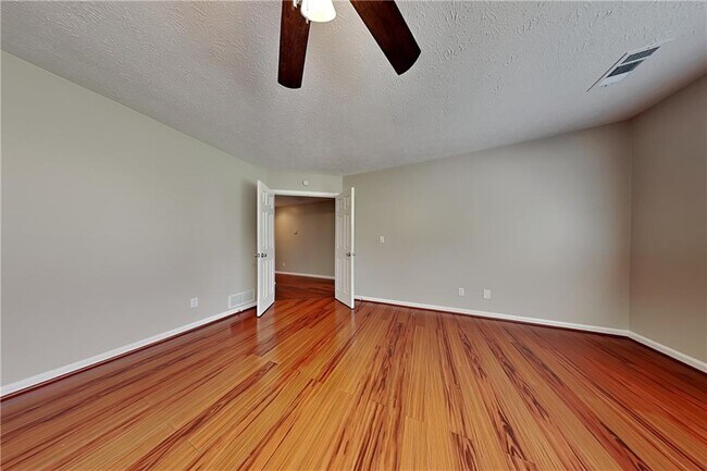 Building Photo - 677 Longbow Ct