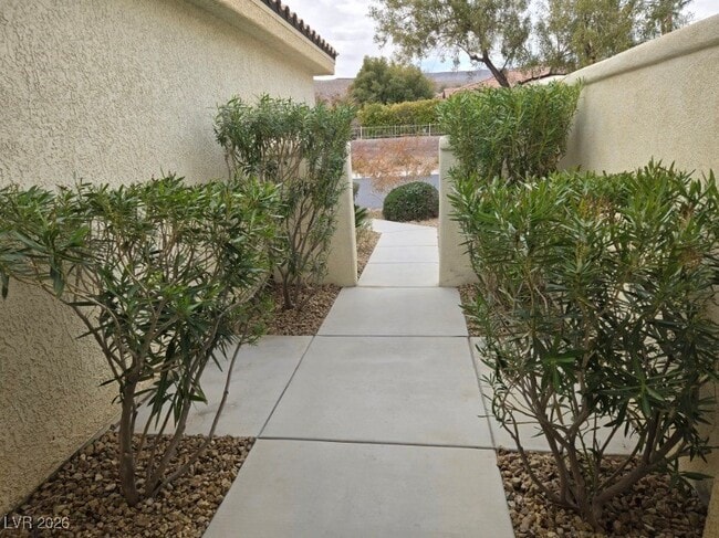 Building Photo - 5196 Alfingo St