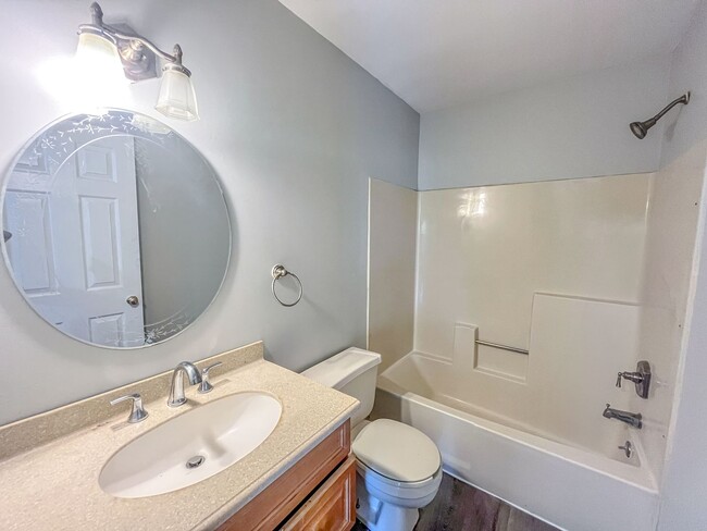 Building Photo - 2 Bed/ 1.5 Bath- Renovated Duplex Condo W/...