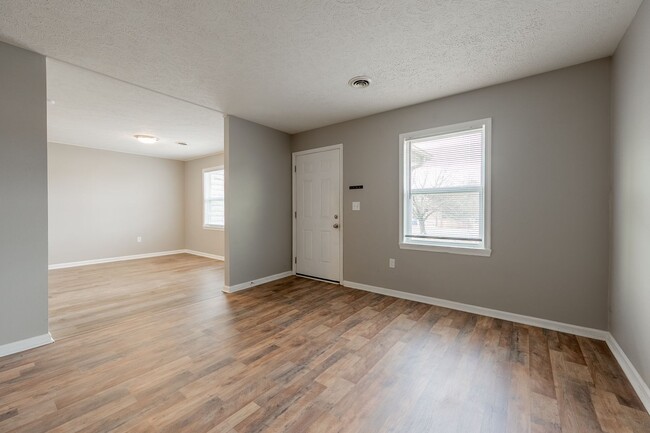 Building Photo - Gorgeous 3 bedroom unit!