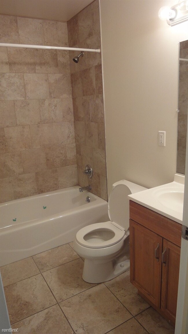 Building Photo - 1 br, 1 bath 4plex - 32453 Lenawee St