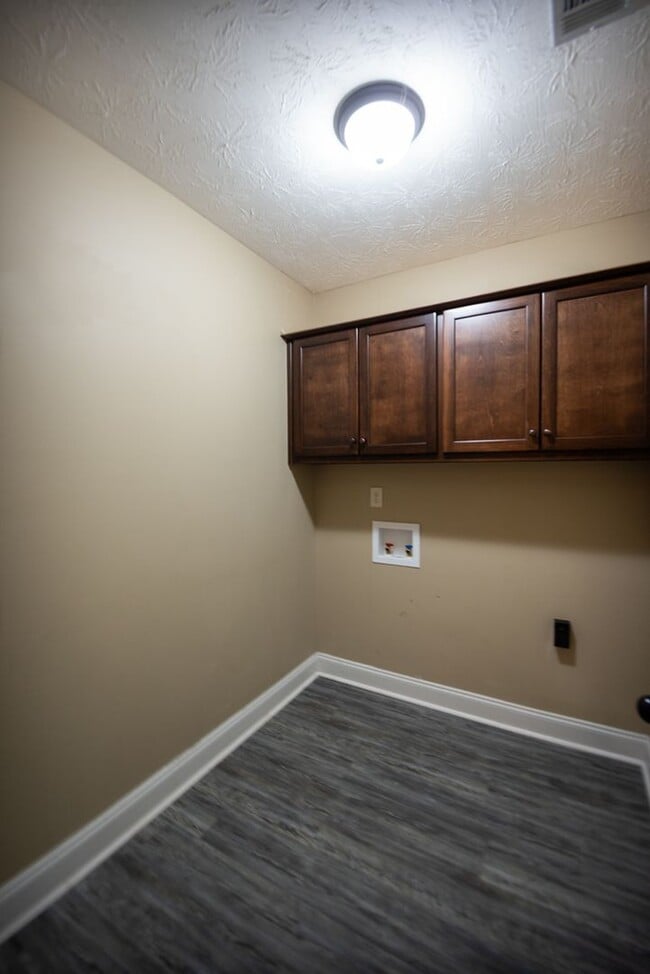 Building Photo - Beautiful home available from May 10!