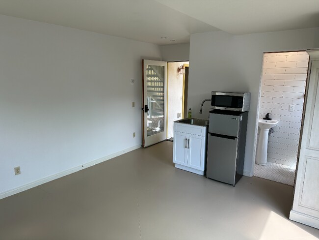 Building Photo - 1545 Marquard Terrace