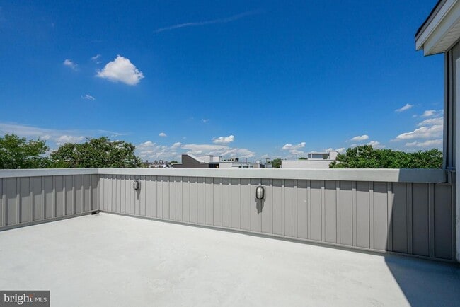 Building Photo - 1439 N Newkirk St
