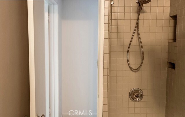 Building Photo - 475 Cliff Dr