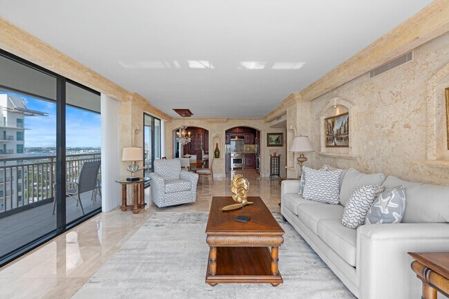 Building Photo - 3400 N Ocean Dr