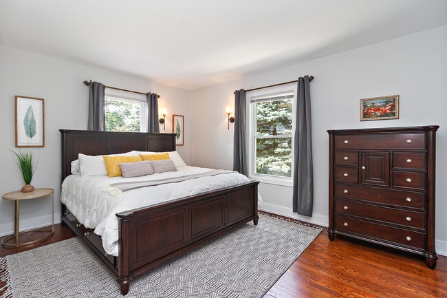 Building Photo - 724 Warner Ave