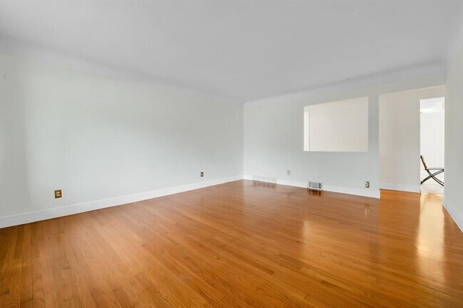 Building Photo - 28314 James Dr