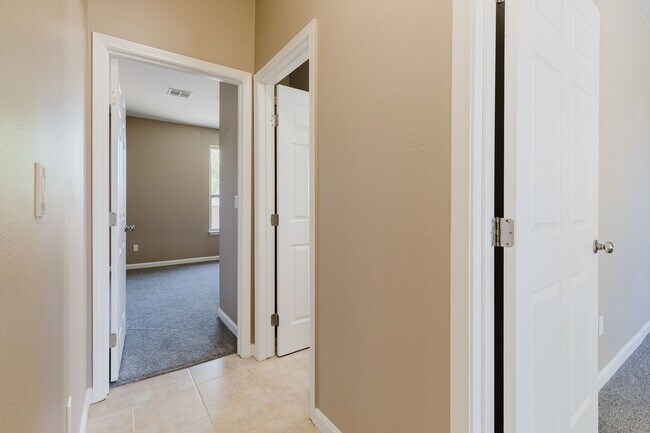 Building Photo - 4060 Wood Loop