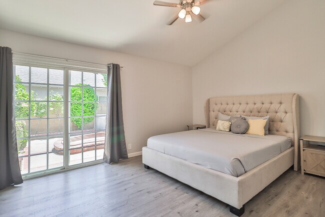 King bed in Master bedroom - 5664 Bloomfield St