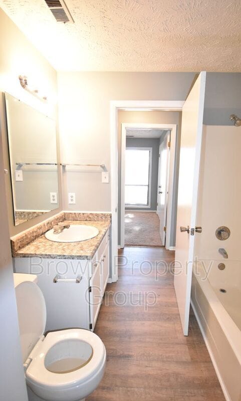 Building Photo - 1909 Tryon Dr