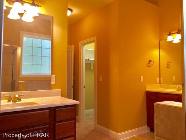 Building Photo - 586 Ruth Cir