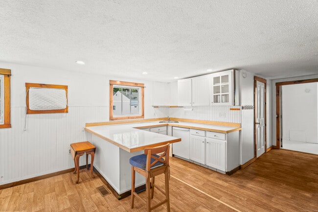 Building Photo - 497 Winthrop Rd