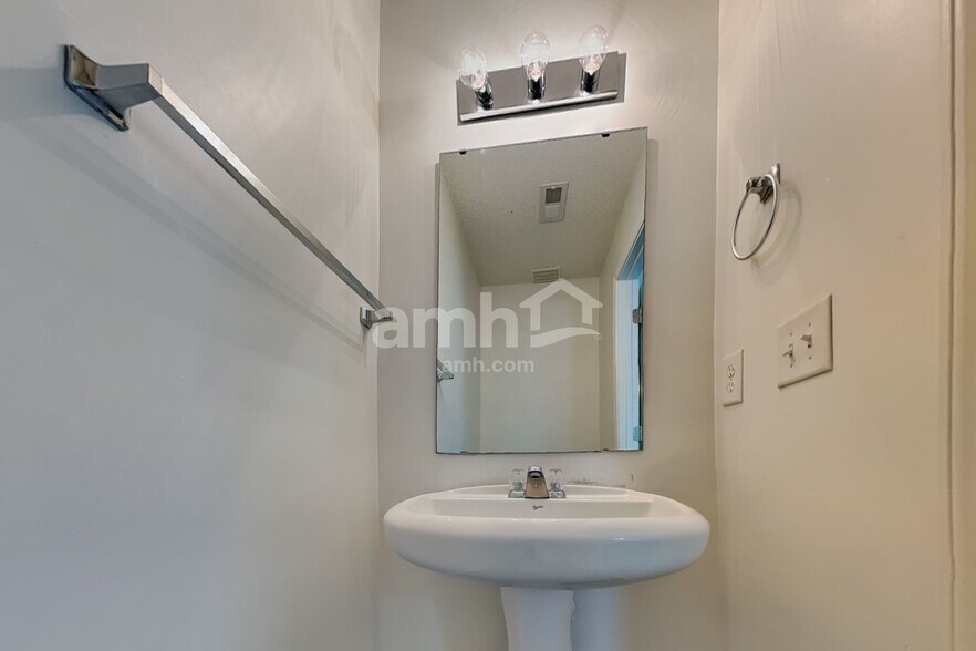 Building Photo - 3109 Skybrook Ln