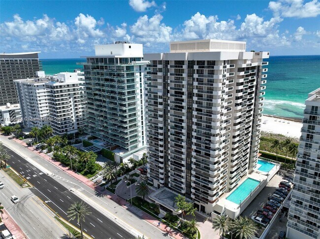 Primary Photo - 5757 Collins Ave