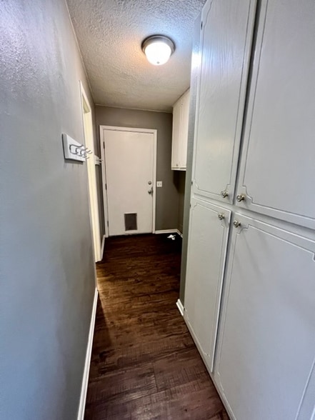 Building Photo - 726 E Emma Ave