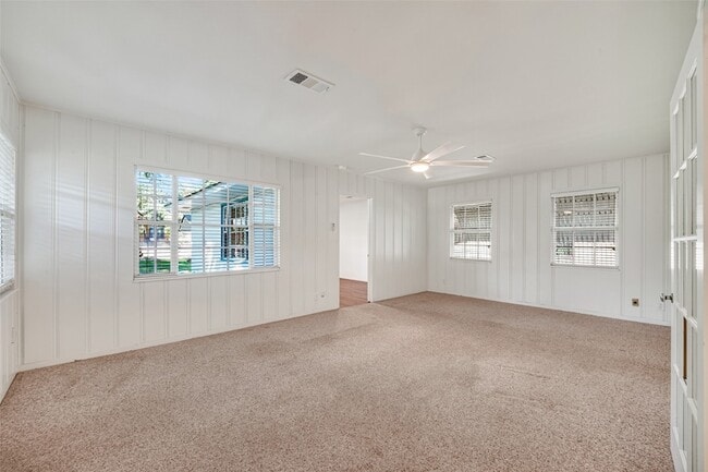 Building Photo - 946 Lamonte Ln