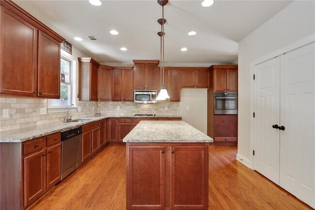 Building Photo - 4242 Rovello Way NE