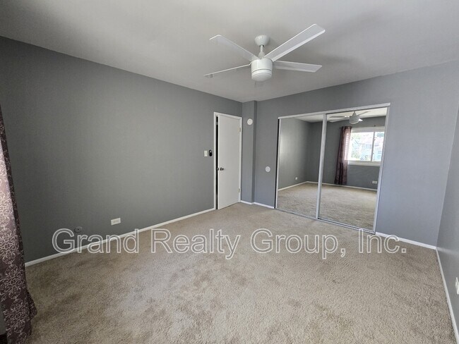 Building Photo - 1046 Cumberland Ct