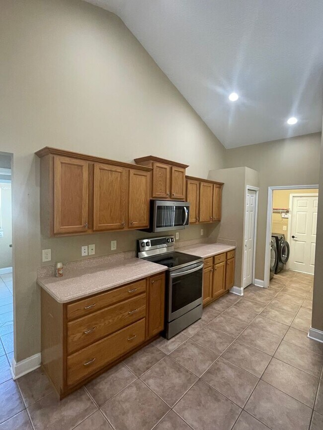 Building Photo - Spacious 4-Bedroom Pool Home – 2 Primary S...