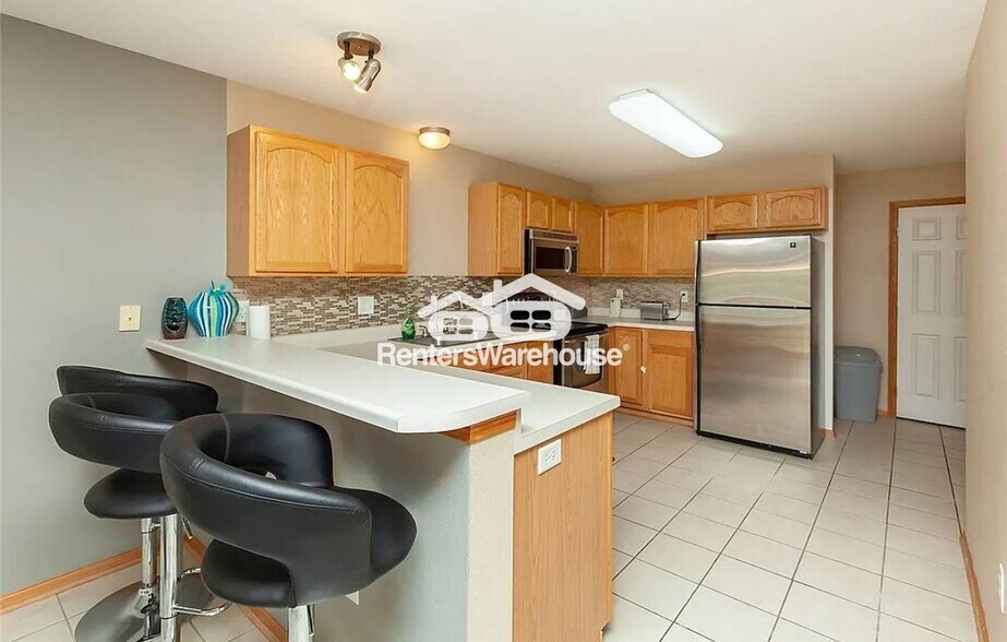 Building Photo - 3799 Village Run Dr
