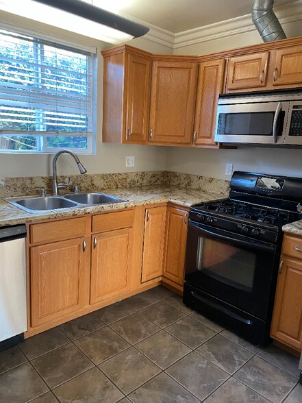Building Photo - 8546 Cashio St