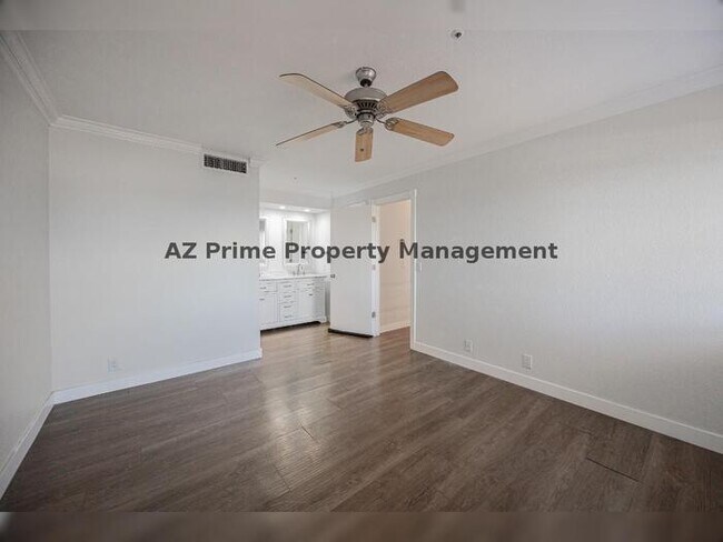 Building Photo - 8625 E Belleview Pl