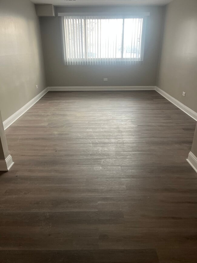 Building Photo - 10640 Brooks Ln