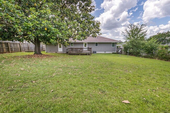 Building Photo - Fall '24 - Close to campus - 3 bed/2 bath ...