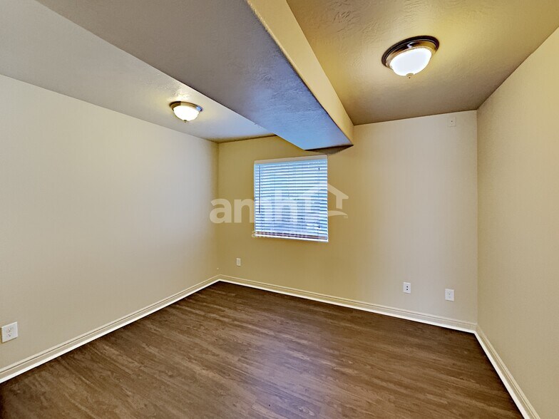 Building Photo - 3224 E Golden Eagle Rd