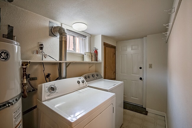 Building Photo - 5624 Brooklyn Ave NE