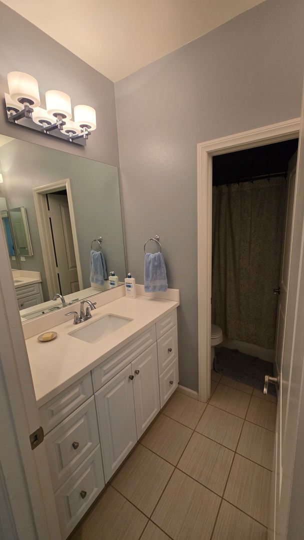 Building Photo - GORGEOUS TOWNHOME IN THE HEART OF SOUTH TEMECULA!