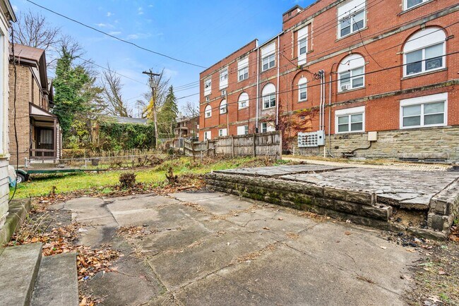 Building Photo - 301 Rochelle St