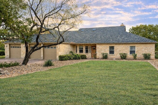 Building Photo - 945 Wesley Ridge Dr