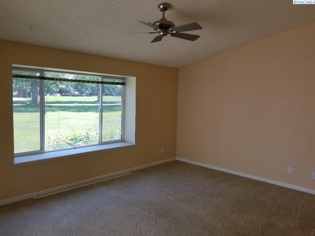 Building Photo - South Richland Townhouse for rent