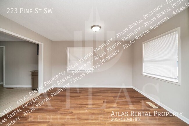 Building Photo - 223 Pine St SW