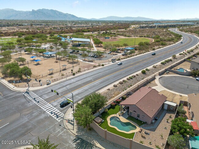 Building Photo - 7659 N Hemingway Pl