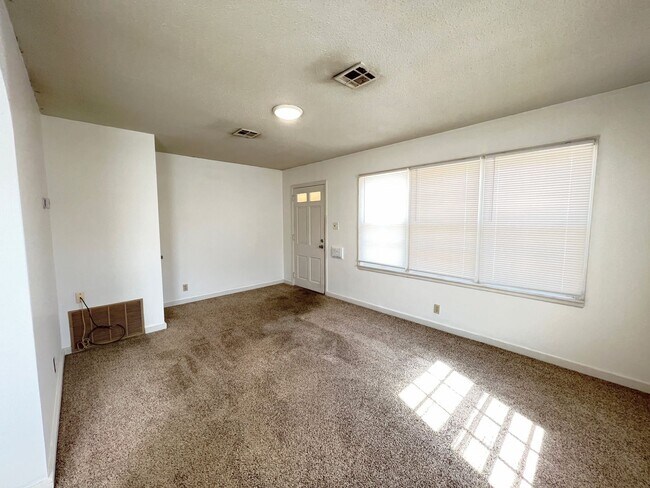 Building Photo - 7-11 S Cleveland St